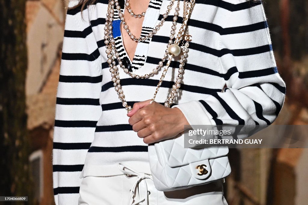 FASHION-FRANCE-WOMEN-CHANEL