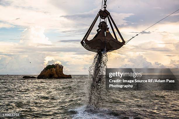 crane operating in water - dredger stock pictures, royalty-free photos & images