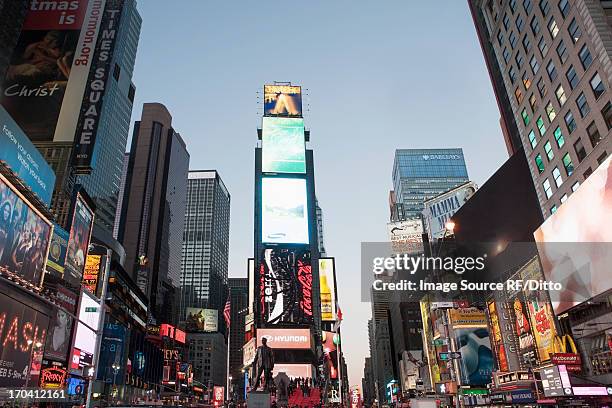 illuminated billboards in times square - times square night stock-fotos und bilder