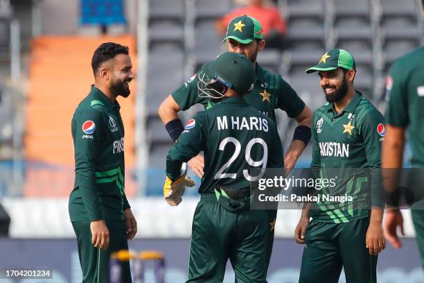 Pakistan players celebrates the run out of Alex Carey of Australia during the ICC Men's Cricket World Cup India 2023 warm up match between Pakistan...