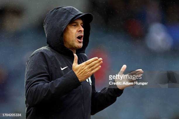 Aaron Boone of the New York Yankees reacts against the Arizona Diamondbacks during the eighth inning at Yankee Stadium on September 25, 2023 in New...