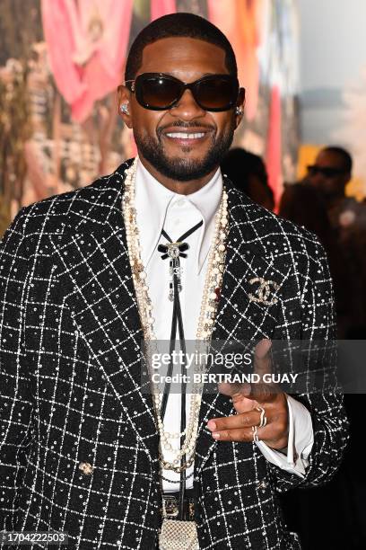 Singer Usher Raymond IV aka Usher gestures during a photocall prior to the Chanel show as part of the Paris Fashion Week Womenswear Spring/Summer...