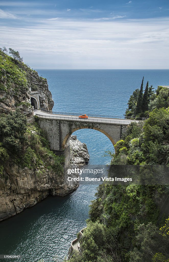 Narrow bridge on the Amalfi Coast road
