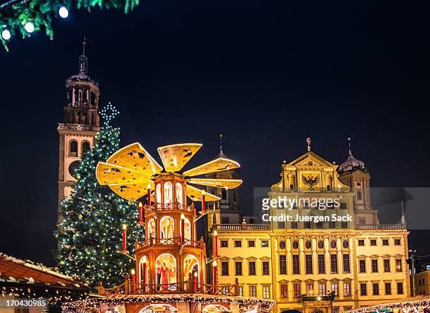 german christmas market - christkindlesmarkt augsburg at night - augsburg stock pictures, royalty-free photos & images