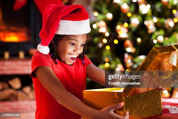 ecstatic girl opening christmas presents. - girl open mouth stockfoto's en -beelden