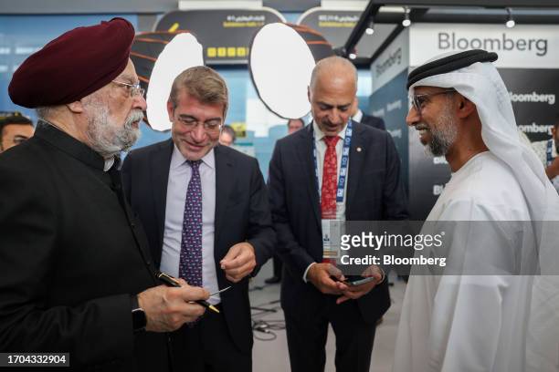 Hardeep Singh Puri, India's oil minister, left, speaks with Suhail Al Mazrouei, United Arab Emirates' energy minister, right, on day two of the Abu...
