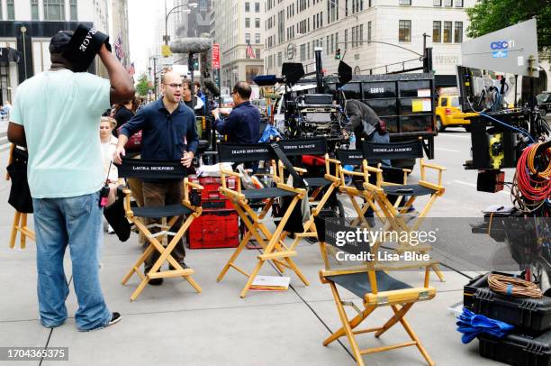 film crew, nyc. - fifth avenue stock pictures, royalty-free photos & images