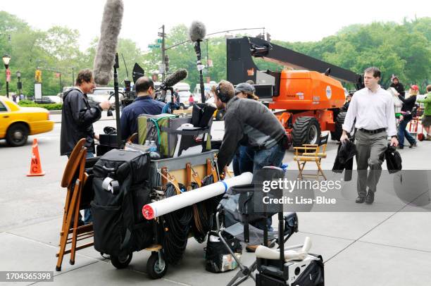film crew, nyc. - camera operator stock pictures, royalty-free photos & images