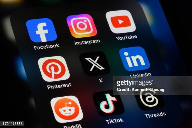 piattaforme di social media - facebook, instagram, youtube, pinterest, x, linkedin, reddit, tiktok, threads - twitter logo foto e immagini stock