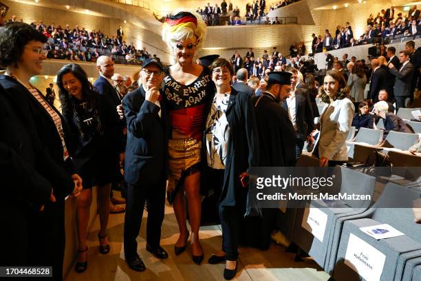 Comedian Otto Waalkes, Drag-Queen Olivia Jones and Germany's Social Democratic SPD party co-leader, Saskia Esken pose for a photo prior to a ceremony...