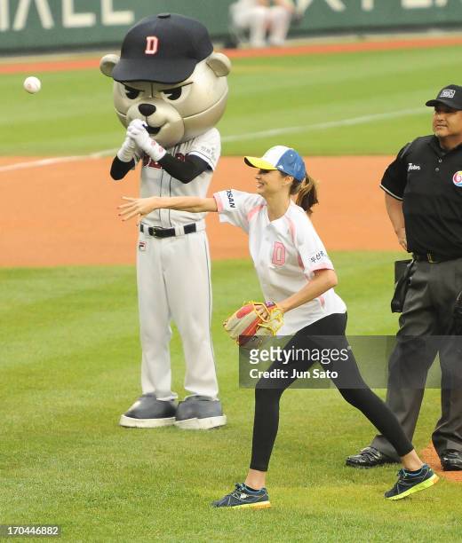 Miranda Kerr throws first pitch at Jamsil Baseball Stadium on June 13, 2013 in Seoul, South Korea.
