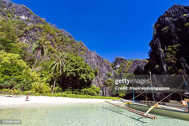 the philippines, palawan province, el nido, tropical beach. - el nido stockfoto's en -beelden