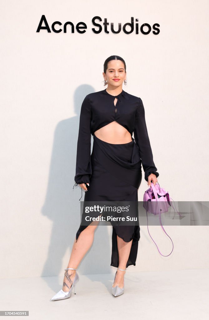 Acne Studios : Photocall - Paris Fashion Week - Womenswear Spring/Summer 2024