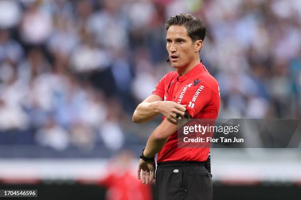 Referee, José Luis Munuera Montero reacts during the LaLiga EA Sports match between Real Madrid CF and UD Las Palmas at Estadio Santiago Bernabeu on...