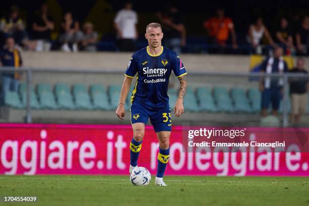 Ondrej Duda of Hellas Verona FC in action during the Serie A TIM match between Hellas Verona FC and Atalanta BC at Stadio Marcantonio Bentegodi on...