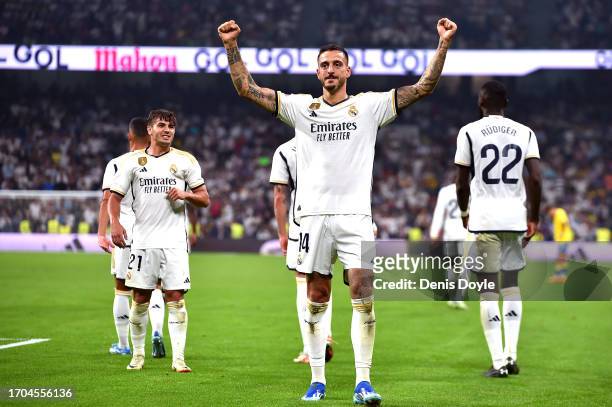 Joselu of Real Madrid celebrates after scoring the team's second goal during the LaLiga EA Sports match between Real Madrid CF and UD Las Palmas at...