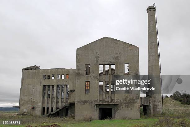 alten fabrik geht - abandoned factory stock-fotos und bilder