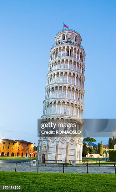 leaning tower of pisa at dusk, tuscany italy - pisa tower stock pictures, royalty-free photos & images