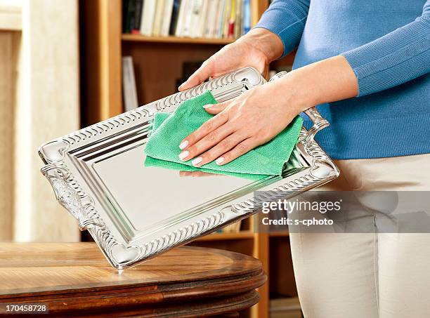 woman cleaning silverware - bestek stockfoto's en -beelden