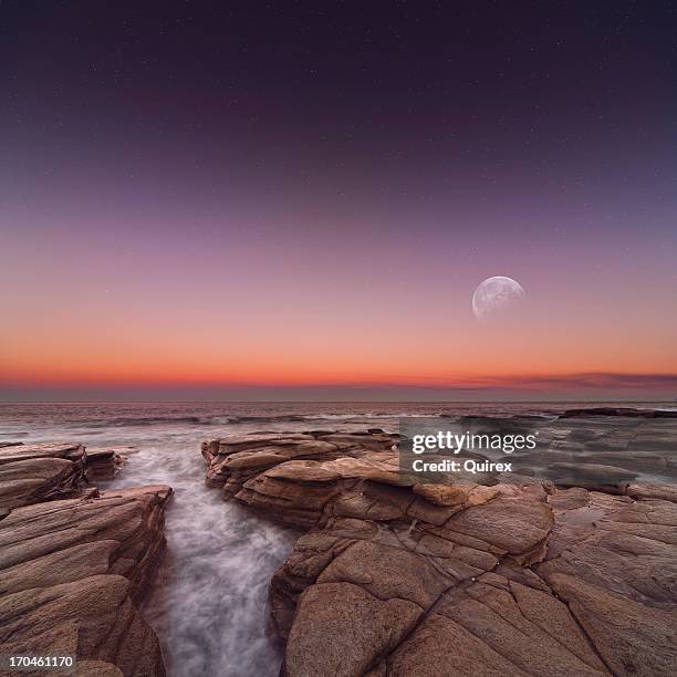 blick auf das meer - mooloolaba stock-fotos und bilder