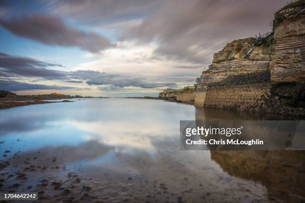 the beach at st andrews, fife in scotland - st andrews scotland stock pictures, royalty-free photos & images