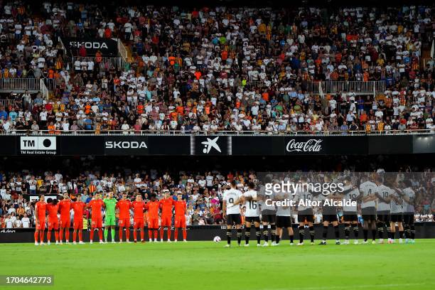 Players, officials and fans take part in a minute of silence in memory of journalist Pepe Domingo Castano prior to the LaLiga EA Sports match between...