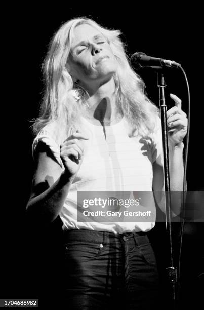 American Rock and Pop singer Kim Carnes performs onstage at the Savoy, New York, New York, August 25, 1981.