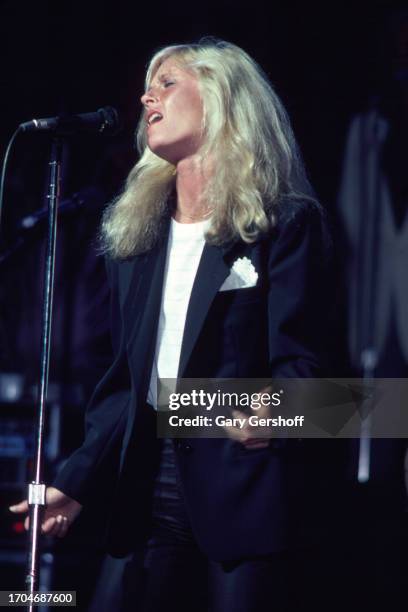 American Rock and Pop singer Kim Carnes performs onstage at the Savoy, New York, New York, August 25, 1981.