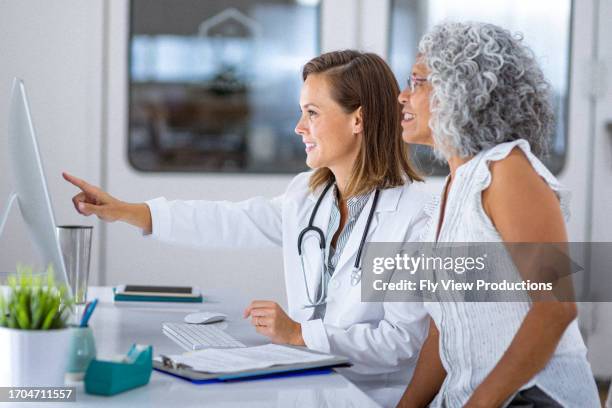 senior woman meeting with her physician - medicaid stockfoto's en -beelden