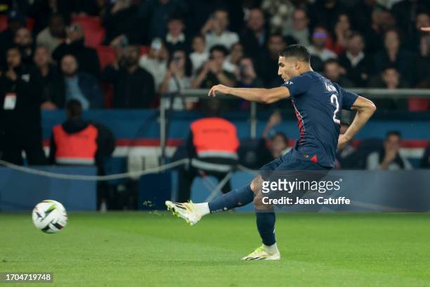 Achraf Hakimi of PSG in action during the Ligue 1 Uber Eats match between Paris Saint-Germain and Olympique de Marseille at Parc des Princes stadium...