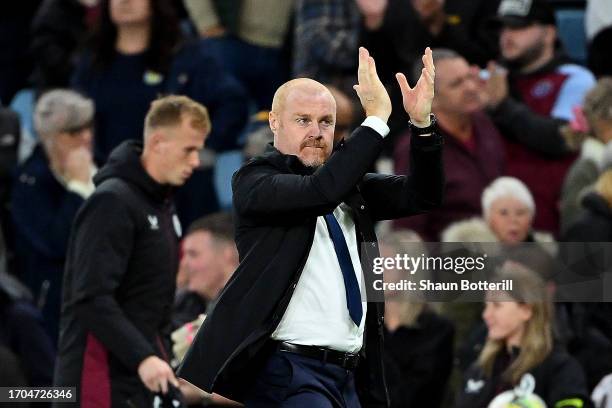 Sean Dyche, Manager of Everton, applauds the fans following the team's victory during the Carabao Cup Third Round match between Aston Villa and...