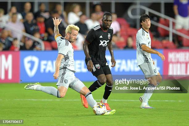 Jackson Yueill of the San Jose Earthquakes battles for the ball with Christian Benteke of D.C. United during a game between San Jose Earthquakes and...