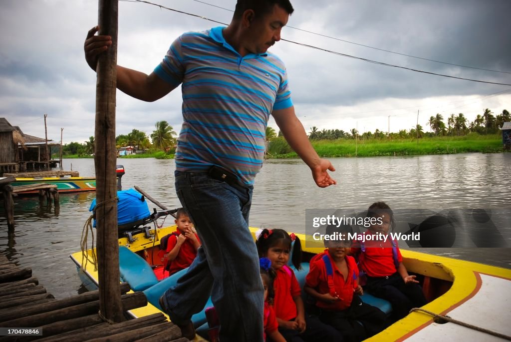 The Sinamaica lagoon is a large extension of water northwest of