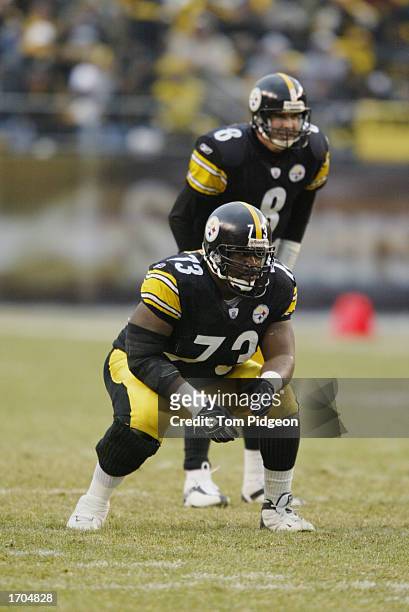 Kendall Simmons of the Pittsburgh Steelers prepares to block for Tommy Maddox during a game against the Houston Texans on December 8, 2002 at Heinz...