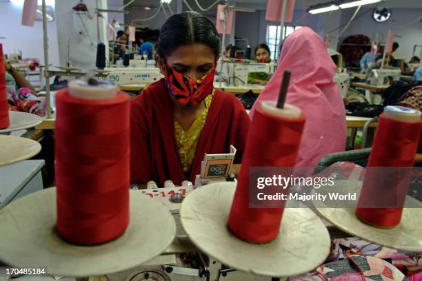 Worker Rmg Bd Rmg Sector Photos and Premium High Res Pictures - Getty Images