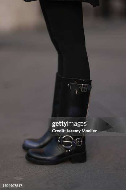 Sonia Lyson is seen wearing black leggings from Lululemon and black leather boots with silber buckle from Ducie London on September 27, 2023 in...