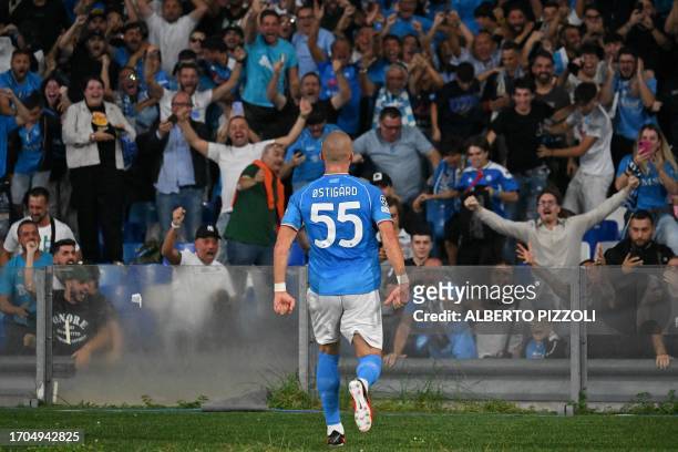 Napoli's Norwegian defender Leo Skiri Ostigard celebrates with fans after scoring the first goal during the UEFA Champions League 1st round day 2...