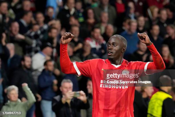 Jordan Teze of PSV celebrates 2-2 during the UEFA Champions League match between PSV v Sevilla at the Philips Stadium on October 3, 2023 in Eindhoven...