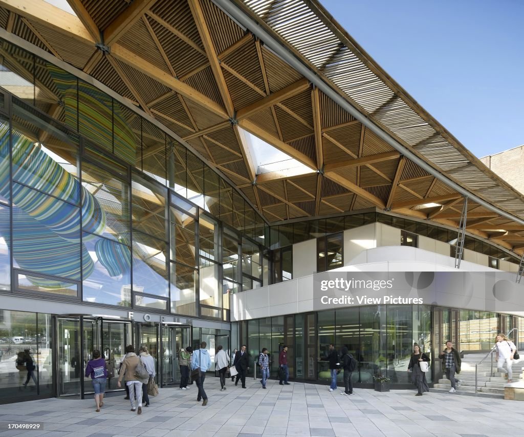 Main entrance with gridshell canopy, The Forum Exeter University ...