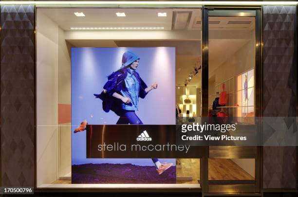 Parasiet Verplaatsing Post 15点のStella Mccartney And Adidas Brompton Storeのストックフォト - Getty Images