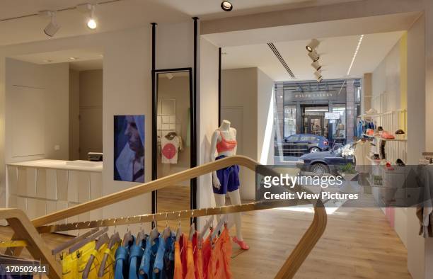 Supermercado Composición brindis 32 fotos e imágenes de General Images Inside An Adidas Store - Getty Images