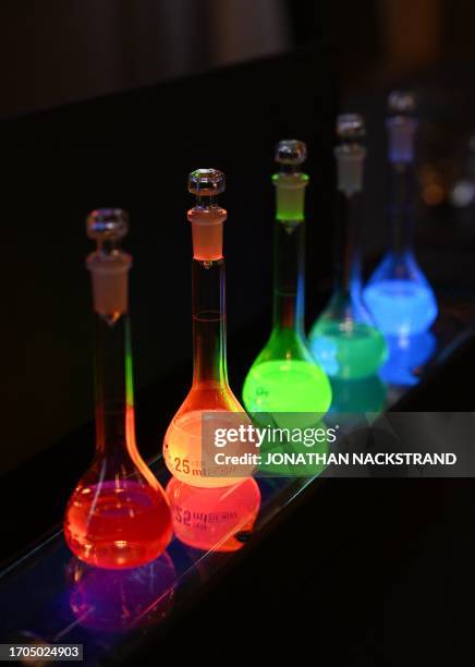 free quantum flask experiment image - flask, quantum,... 423 Quantum Chemistry Stock Photos, High-Res Pictures, and Images ...