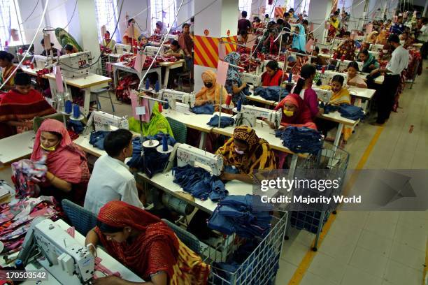 Worker Rmg Bd Rmg Sector Photos and Premium High Res Pictures - Getty Images