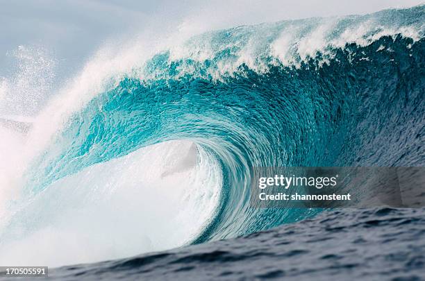 3 863点の波 チューブのストックフォト Getty Images 3 863点の波 チューブのストックフォト Getty Images