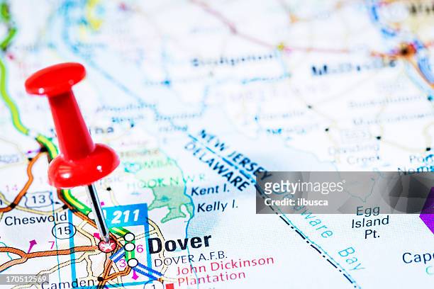 us capital cities on map series: dover, delaware, de - delaware us state stock pictures, royalty-free photos & images