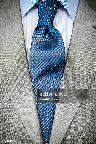 elegante geschäftsmann in nahaufnahme mit krawatte - tie close up stock-fotos und bilder