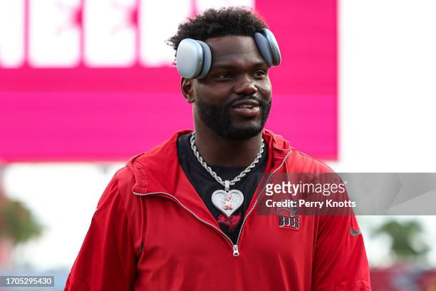 Shaquil Barrett of the Tampa Bay Buccaneers warms up prior to an NFL football game against the Philadelphia Eagles at Raymond James Stadium on...