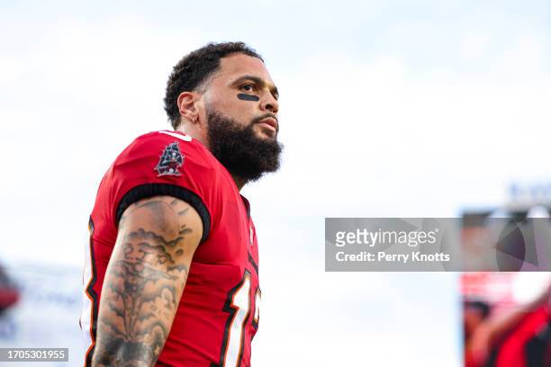 Mike Evans of the Tampa Bay Buccaneers warms up prior to an NFL football game against the Philadelphia Eagles at Raymond James Stadium on September...