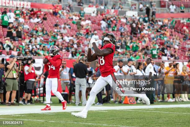 Rakim Jarrett of the Tampa Bay Buccaneers warms up prior to an NFL football game against the Philadelphia Eagles at Raymond James Stadium on...