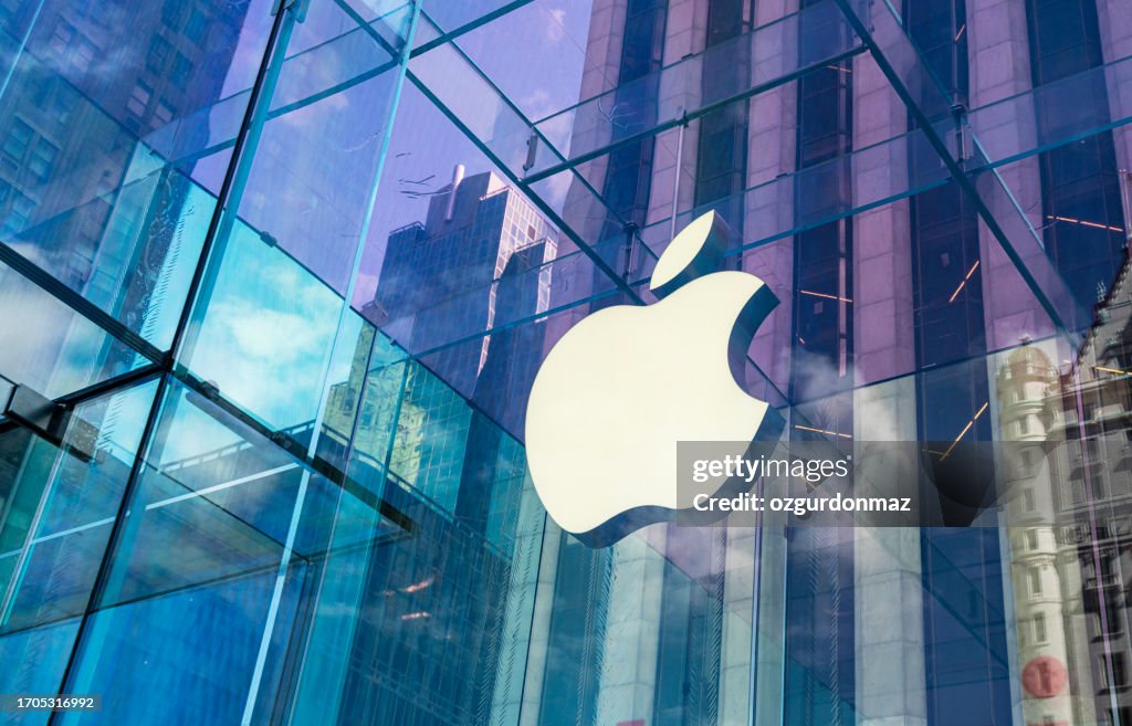 Apple Store at 5th Ave in Manhattan, New York City